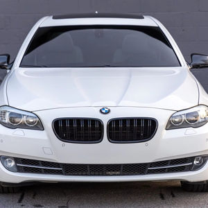 Autos usados BMW 550i Premium 2012 listos para exportación con entrega rápida - Product Image 1