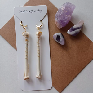 Boucles d'oreilles pendantes en os poli, légères, en matériau naturel, artisanat naturel - Product Image 1