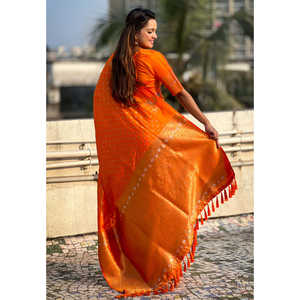 Sari de Seda Suave Naranja con Bordado de Ciervo y Doble Zari Elite Weaves para Mujer, Blusas y Camisas 0.6g - Product Image 3