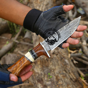Couteau de chasse et de survie personnalisé en acier Damas, 10,5 pouces, manche en bois de rose et os, lame fixe forgée à la main, couteau tactique - Product Image 5