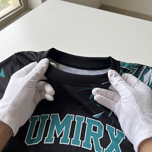 เสื้อซอฟต์บอลแบบสโลว์พิทช์สั่งทำพิเศษสำหรับผู้ชาย คอกลม สีดำ-เขียวอมฟ้า ลายกระจกแตก พิมพ์ลายทั้งตัว พร้อมชื่อและหมายเลข สำหรับผู้ใหญ่ สำหรับลีก - Product Image 5