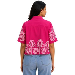 เสื้อเชิ้ตครอปสีชมพูสดสำหรับผู้หญิง ปักลายดอกไม้สีขาว แขนสั้น สไตล์ลำลอง เสื้อผ้าฝ้ายแฟชั่นฤดูร้อน ดีไซน์เนอร์ ออกแบบเองได้ - Product Image 6