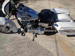 Harley-Davidson Dyna Switchback Cruiser d'occasion 2014, Harley-Davidson Dyna Wide Glide CVO Cruiser Custom US O 2004 d'occasion - Product Image 2