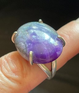 Anillo de Sugilita – Anillo Gótico de Filigrana con Gema Azul Brillante, Anillo de Plata Hecho a Mano, Regalo para Ella - Product Image 6