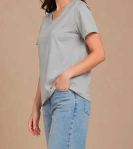 Camiseta de Manga Corta con Cuello en V para Mujer, Color Gris Claro, Corte Regular, Transpirable, de Spandex/Algodón, para Verano, Marca STELLAR - Product Image 3