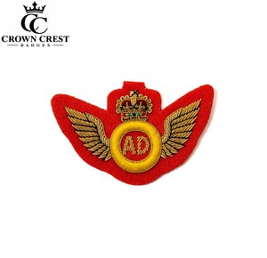 Écusson brodé premium en tissu scarlat avec fil doré, accessoire vestimentaire à coudre, artisanat détaillé - Product Image 2