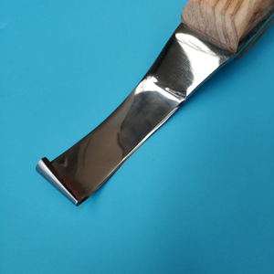 Cuchillo para pezuñas con mango de madera para mano derecha o izquierda, herramientas de herrador, herramientas para recortar pezuñas y reparar herraduras - Product Image 2