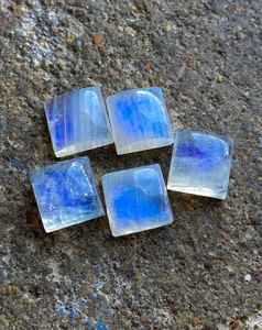 พลอยมูนสโตนทรงสี่เหลี่ยมแบบคาโบชอง ขนาดปรับเทียบแล้ว พลอยธรรมชาติแบบเม็ดเดี่ยว สำหรับทำเครื่องประดับ - Product Image 5