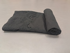 Oferta Especial: Vestidos Coordinados para Niños de Algodón Negro Ligero de Primera Calidad con Bordado de Tela, Damasco Tono sobre Tono, Trabajo de Ojal y Calado - Product Image 3