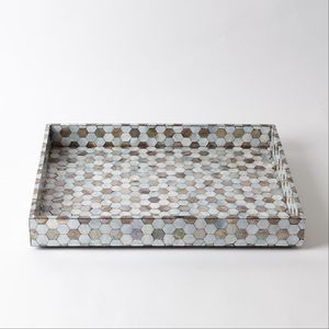 Plateau exquis en nacre, orné de motifs en mosaïque décoratifs, pour un service élégant sur la table et une décoration intérieure raffinée. - Product Image 3