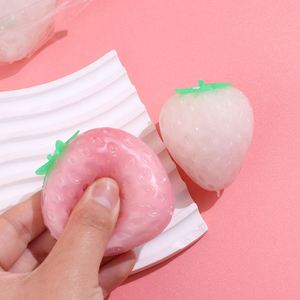 Pelota Antiestrés de Fresa que Cambia de Color, Juguete Sensorial para Niños con Autismo - Product Image 2