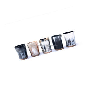 Verre à boire artisanal en corne avec gravure à la main exquise - Product Image 6