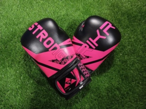 Guantes de Boxeo MMA de Cuero Auténtico con Cierre, Transpirables y de Secado Rápido, Diseño Ligero, Disponibles en Todos los Tamaños - Product Image 1
