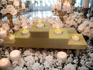 Portavelas de Madera Hecho a Mano para 5 Velas, Centro de Mesa Rústico Estilo Granja - Product Image 3
