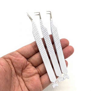 Magnifiques pinces à cils roses en acier inoxydable testées à la main, pinces de précision pour isolation des cils, outils de beauté personnalisés - Product Image 2