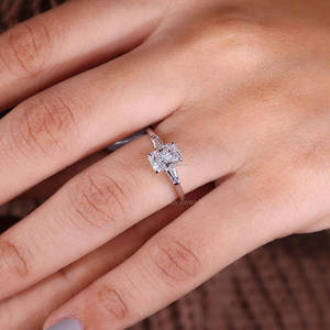 แหวนหมั้นเพชรที่โตขึ้นพร้อมกับ Baguette เรียวทอง10K สามชิ้นแหวนแต่งงานและครบรอบ - Product Image 2