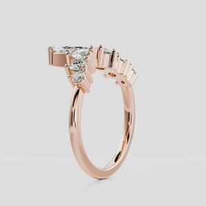 Anillo de cinco piedras de moissanita con corte marquesa y redondo, chapado en oro rosa sobre plata de ley 925, perfecto para propuesta de matrimonio para ella. - Product Image 2