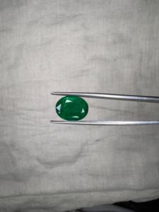 Émeraude naturelle de Zambie de 4,54 carats, taille ovale, pierre précieuse verte intense de haute qualité pour la fabrication de bijoux fins - Product Image 1