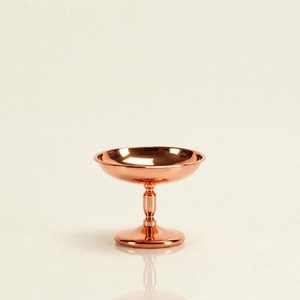 Gobelet à dessert en acier inoxydable rose gold, incassable, avec pied, pour la présentation de glaces et desserts, idéal pour les hôtels et restaurants. - Product Image 6