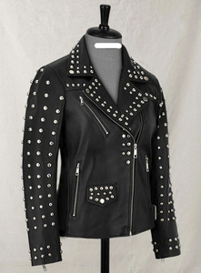 Veste en cuir moto cloutée personnalisée pour femmes, veste de motard élégante en cuir véritable - Product Image 4