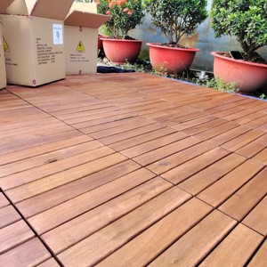 Azulejos de cubierta de madera de acacia modernos 300*300mm cuadrados impermeables para aplicaciones en interiores y exteriores fácil de hacer clic para el patio trasero del jardín del hogar - Product Image 4