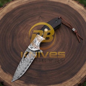 มีดพับเหล็กดามัสกัส ด้ามไม้ ปลายใบมีดทรงหอก  แกะสลักลายสีเงิน  สำหรับกิจกรรมกลางแจ้ง ล่าสัตว์ และพกพาประจำวัน - Product Image 2