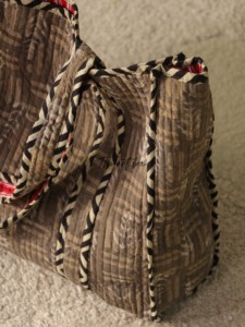 Sac fourre-tout matelassé en coton imprimé motif arbre marron, assortiment OEM - Sac de courses réutilisable écologique style bohème - Product Image 5