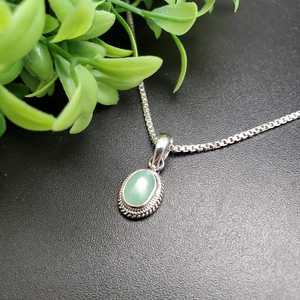 Collier pendentif ovale en aventurine verte, chaîne en argent plaqué or, bijoux délicats en argent sterling avec pierre verte, cadeau pour femmes et hommes - Product Image 1