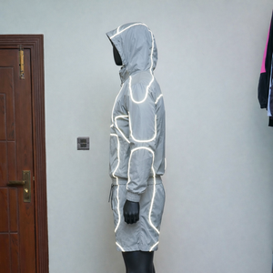 Chaqueta con cremallera y parches reflectantes con logotipo personalizado, conjunto de pantalones cortos deportivos de nailon, chándales unisex para hombre, conjunto corto cortavientos. - Product Image 4