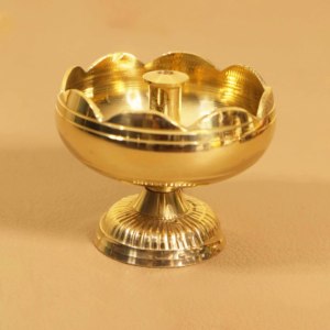 Support de bougie Diya en laiton en forme de lotus, fait main, traditionnel, porte-lampe à huile Deepam pour la maison, le temple, la Pooja, la décoration de festival, les cadeaux - Product Image 5