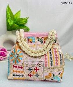 ZAMZAM INDUSTRIES – Pochette bohème en lin brodé avec fermeture magnétique et poignées en perles pour femme, idéale pour mariage et soirée - Product Image 2