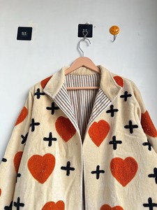 Chaqueta Suzani de Mujer con Bordado de Corazón y Cruz en Terciopelo Hecho a Mano Estilo Boho, Abrigo de Invierno para Mujer, Ropa Exterior para Chicas - Product Image 5