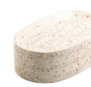 Splendide support à gâteau en nacre, plateau ovale beige en forme de coquille avec centre encastré pour les réceptions haut de gamme - Product Image 4