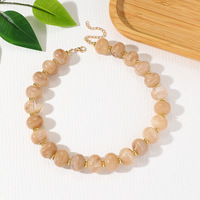 Bracelets Chic de Luxe en Lucite et Collier Perlé avec Motifs Ronds en Marbre pour le Quotidien