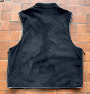 เสื้อกั๊กขนแกะเมอริโนสเปนสุดหรูแบบสองด้าน พร้อมผิวสัมผัสหนังกลับ - Product Image 2