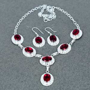 Ensemble élégant de pendentif et boucles d'oreilles en grenat, argent sterling 925, bijoux faits à la main, cadeau d'anniversaire pour elle - Product Image 1