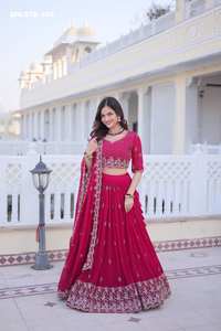 Nuevo Conjunto Lehenga-Choli y Dupatta con Bordado de Lentejuelas y Zari, Diseño de Zorro en Flor, Hermoso y Elegante, Compra en Línea en India - Product Image 5