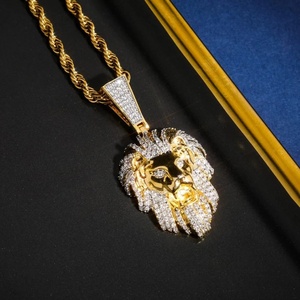 Pendentif Tête de Lion Couleur Or avec Zircons Cubiques et Strass pour Collier Chaîne - Product Image 3