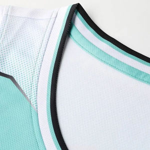 ชุดเสื้อบาสเก็ตบอลแบบกำหนดเองปี 2026 แบบไม่มีแขน คอวี พิมพ์ลายแบบ Sublimated ระบายเหงื่อได้ดี แห้งเร็ว เหมาะสำหรับผู้ใหญ่ทุกเพศ - Product Image 3