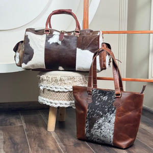 Conjunto de bolsa de viaje y bolso de mano de piel de vaca hecha a mano para mujer combo de bolso de hombro y de noche - Product Image 6