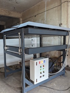 เครื่องอัดไฮดรอลิกแบบประหยัดพลังงาน ขนาด 1.5x1.5 เมตร สำหรับงานหนัก ใช้ในอุตสาหกรรม เหมาะสำหรับแผ่นพลาสติกและแผ่นยาง - Product Image 1