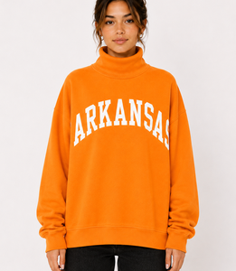 เสื้อสเวตเตอร์คอกลมโอเวอร์ไซส์สำหรับผู้หญิงจากอาร์คันซอ ผ้าฟลีซบุซับใน เหมาะสำหรับฤดูหนาว สวมใส่สบาย ด้านหน้าทำจากผ้าฝ้าย 100% เนื้อผ้าระบายอากาศได้ดี นุ่ม สบาย - Product Image 1