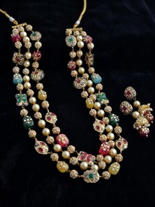 Conjunto de Collar de Perlas y Piedras Preciosas Multicolor de 3 Capas de Lujo, Aretes Jhumka, Chapado en Oro, Estilo Bohemio, Geométrico, Tradicional Indio - Product Image 5