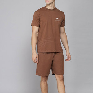 Conjunto de camiseta y pantalones cortos para hombre de calidad premium, ajuste cómodo con tela suave para uso diario. - Product Image 4