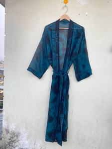 Kimono de seda azul Vintage reciclado Sari Tie Dye Kimono de seda Robe Beach Cover Up Kimono de seda - Product Image 3