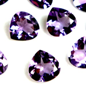 PDM Gems Pierres d'améthyste exclusives taille cœur 10x10mm, 20 carats au total, 8 pièces, qualité 3A pour bagues, pendentifs et bijoux fins - Product Image 1