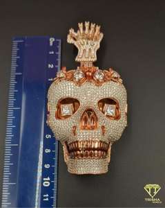 Colgante de Calavera con Corona Real y Diamantes Moissanite en Plata de Ley para Hombre - Product Image 4