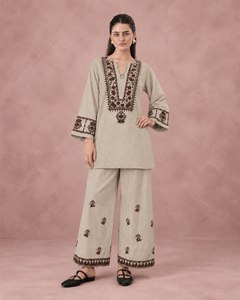 Conjunto de Kurti y Pantalón de Algodón Flexible para Mujer, con Bordado Completo, Prenda Étnica India Tradicional de Primera Calidad, Sin Arrugas - Product Image 1