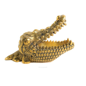 Buste mural puissant en bronze antique en forme de tête de taureau, avec des cornes courbées spectaculaires, disponible à prix de gros. - Product Image 2