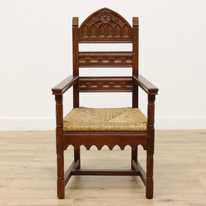 Sillas de Comedor Antiguas Talladas en Madera de Teca Sólida de Alta Calidad con Ratán Tejido para Uso en Interiores - Product Image 1